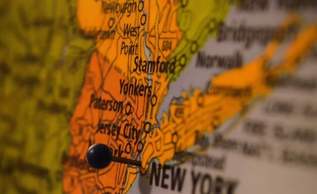 Map with pin on New York